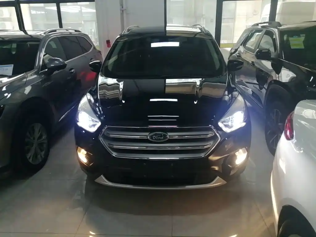 Kuga EcoBoost 245 4 WD Grand Wing