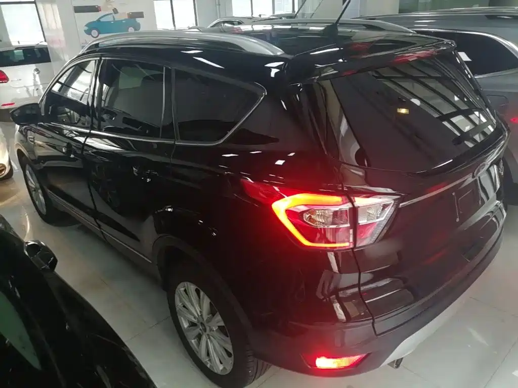 Kuga EcoBoost 245 4 WD Grand Wing
