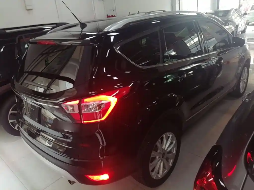 Kuga EcoBoost 245 4 WD Grand Wing