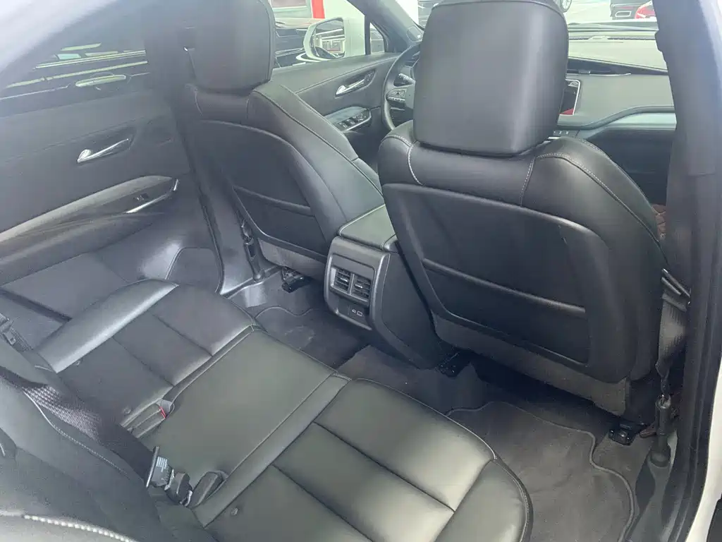 Cadillac XT4 28 T 2 WD Leading