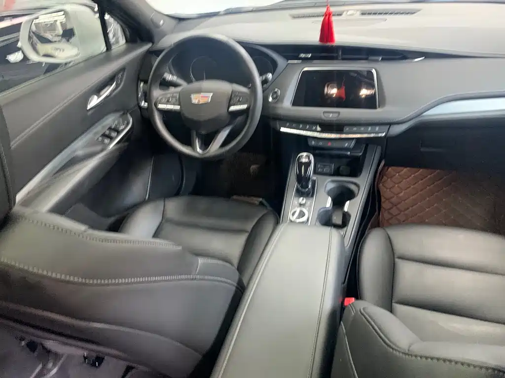 Cadillac XT4 28 T 2 WD Leading