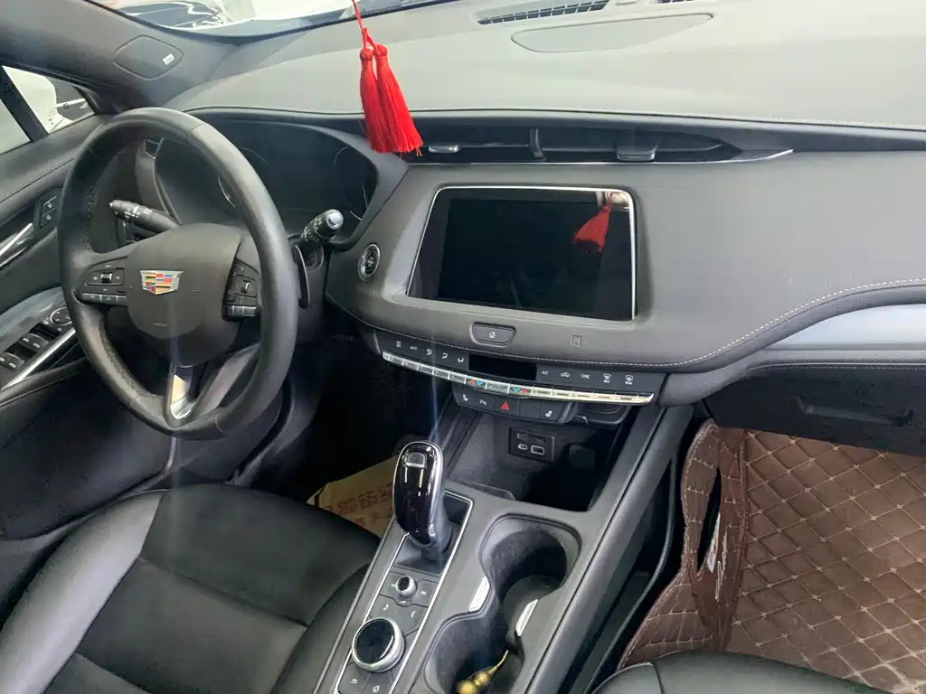 Cadillac XT4 28 T 2 WD Leading