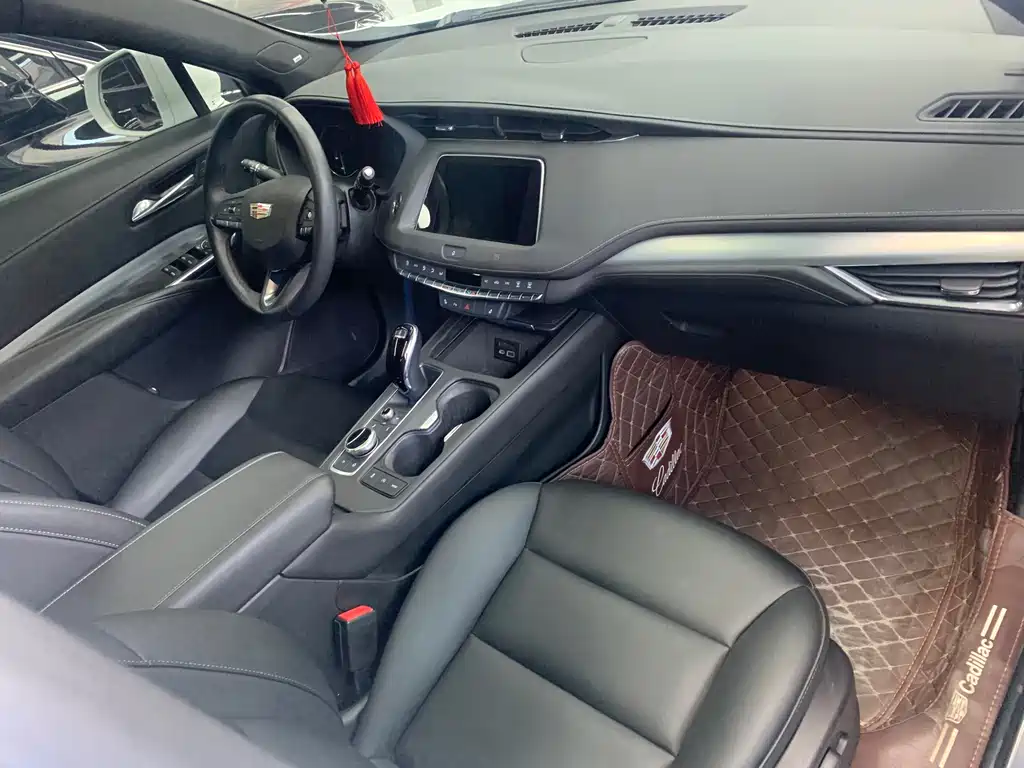 Cadillac XT4 28 T 2 WD Leading