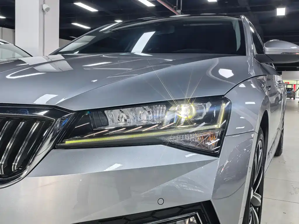 Superb Facelift TSI280 DSG Premium