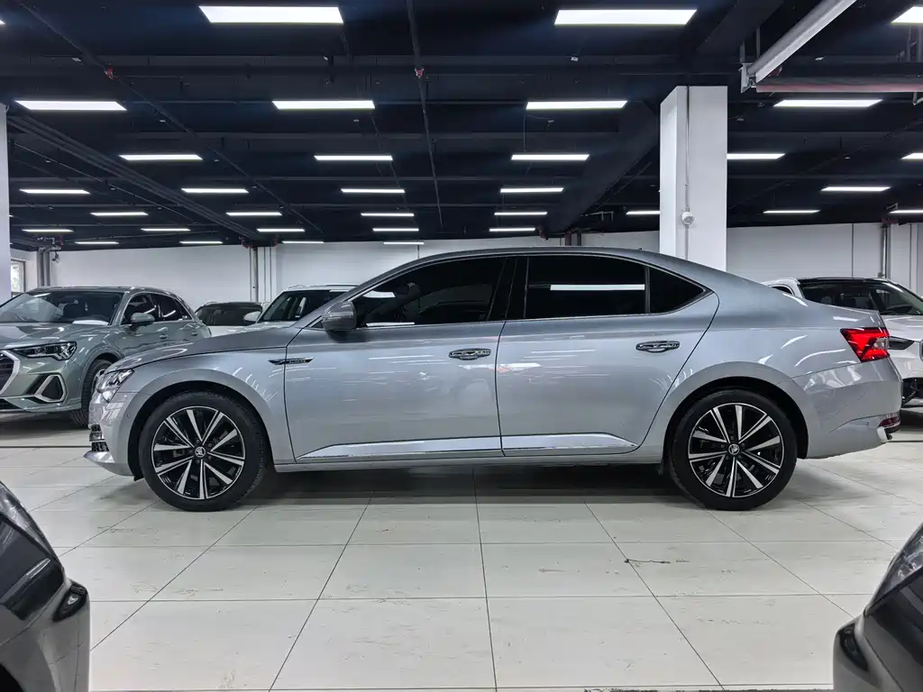 Superb Facelift TSI280 DSG Premium