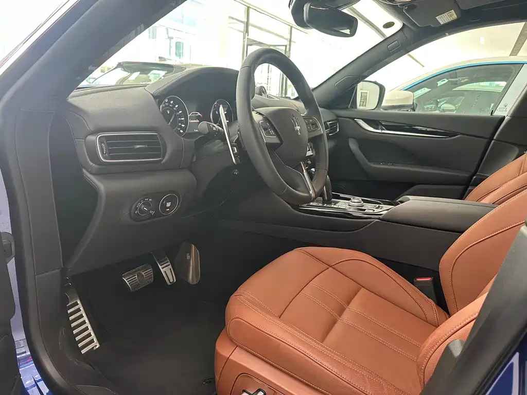 Levante 2.0 T GT