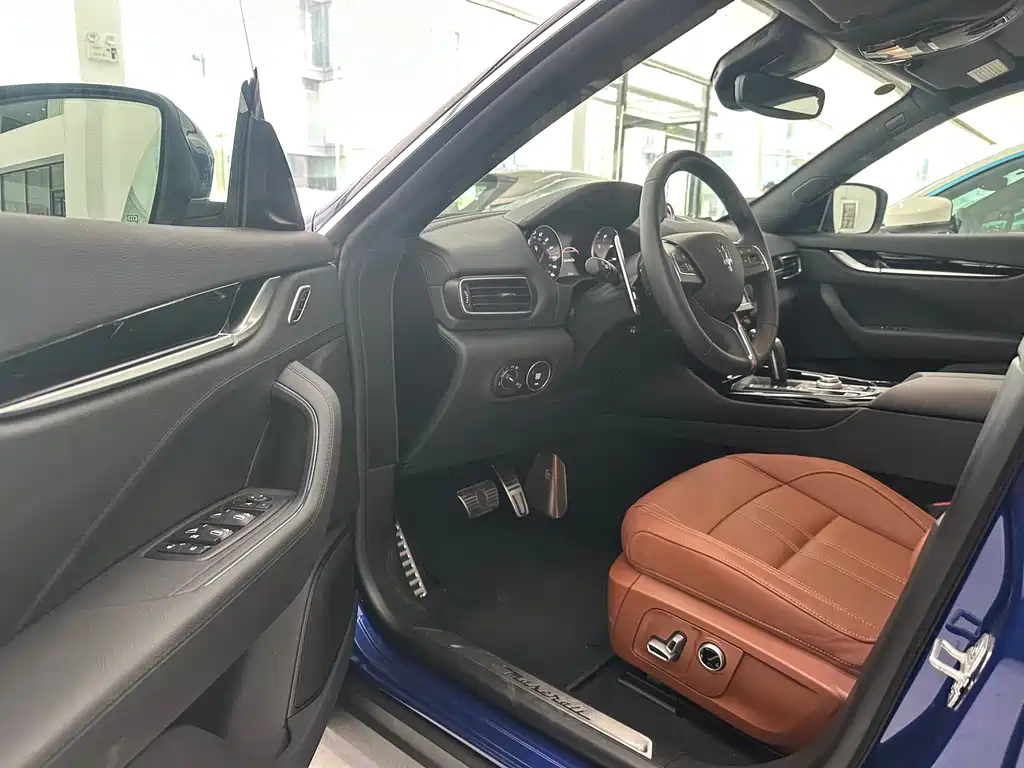 Levante 2.0 T GT