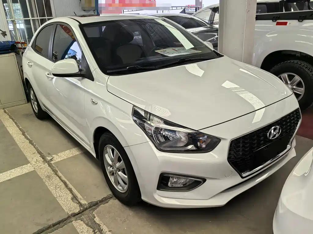 Accent 1.4 L Manual Radiant Sunroof CN-V