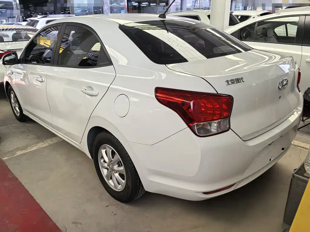 Accent 1.4 L Manual Radiant Sunroof CN-V