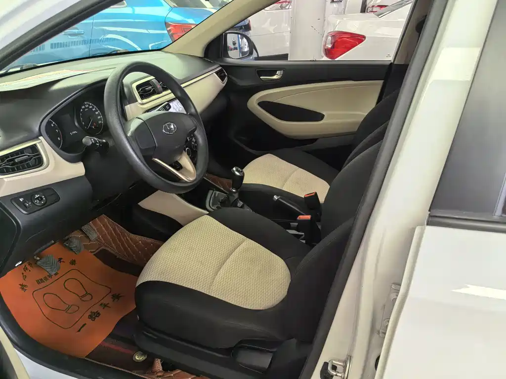 Accent 1.4 L Manual Radiant Sunroof CN-V