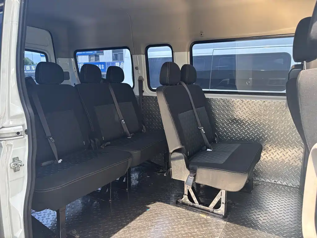 Xintu V80 新途V80 2024款 傲运通 6 MT 长轴中顶147 Ps 6/7/8/9座