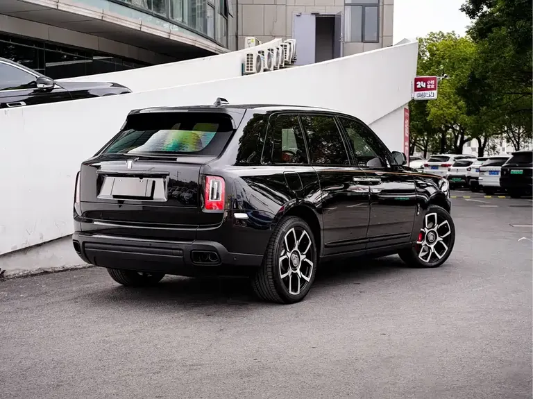 Rolls-Royce Cullinan 4-seat