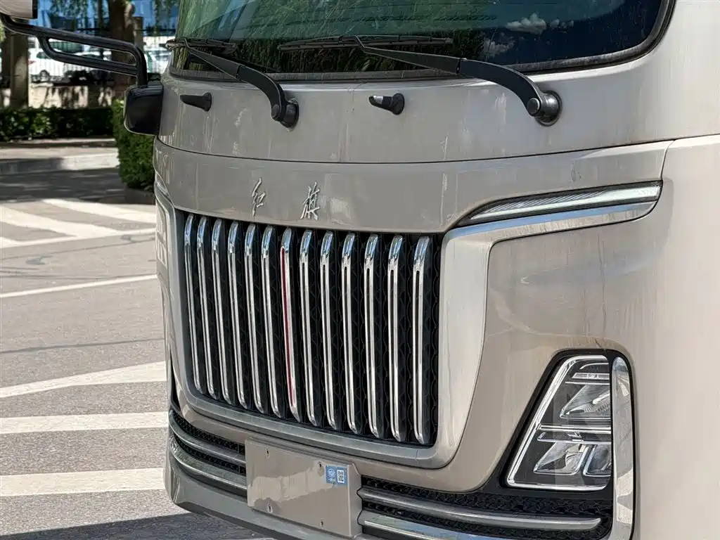 Hongqi Jinkuihua Guoyue 3.0 T Luxury 17-seat