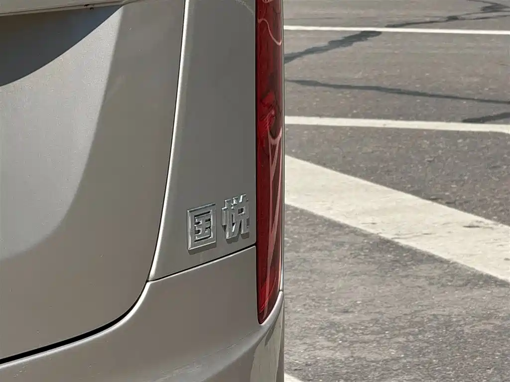 Hongqi Jinkuihua Guoyue 3.0 T Luxury 17-seat