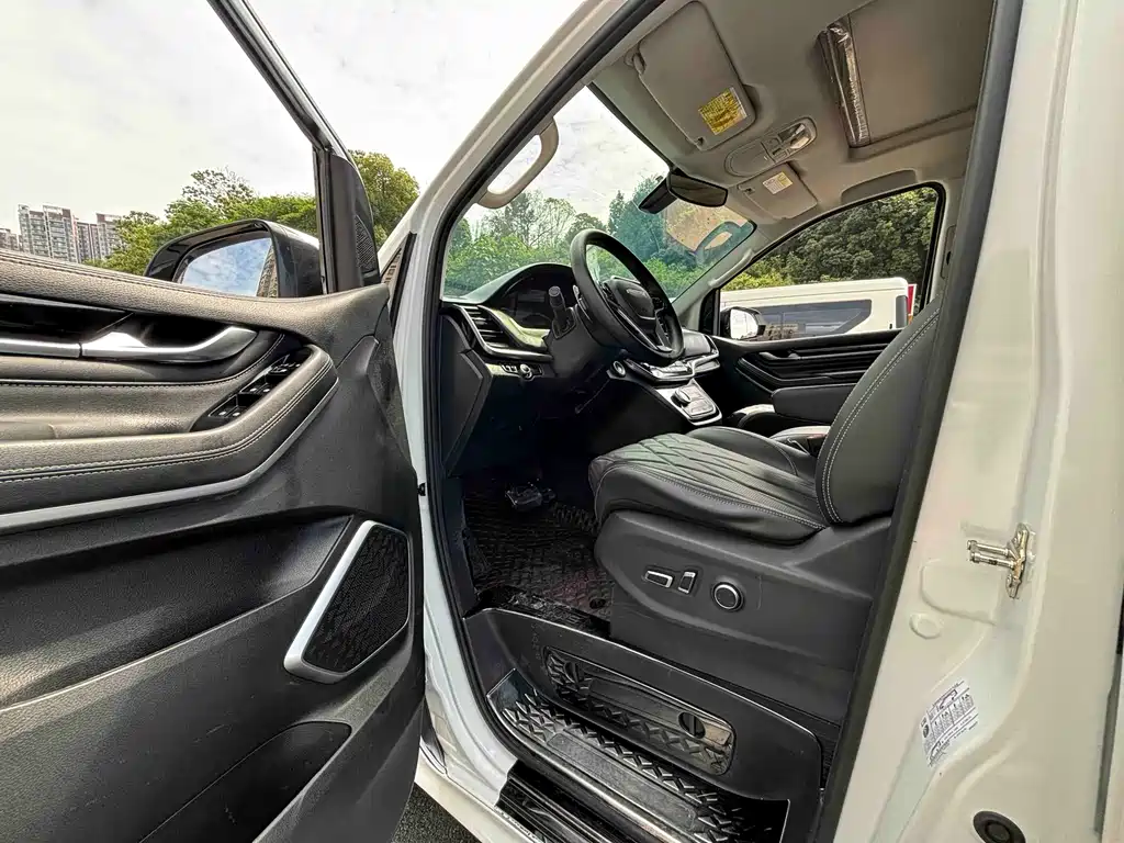 Maxus G20 大通G20 2023款 PLUS 2.0 T 柴油自动豪华版