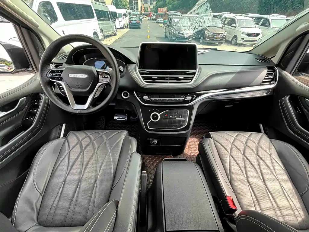 Maxus G20 大通G20 2023款 PLUS 2.0 T 柴油自动豪华版