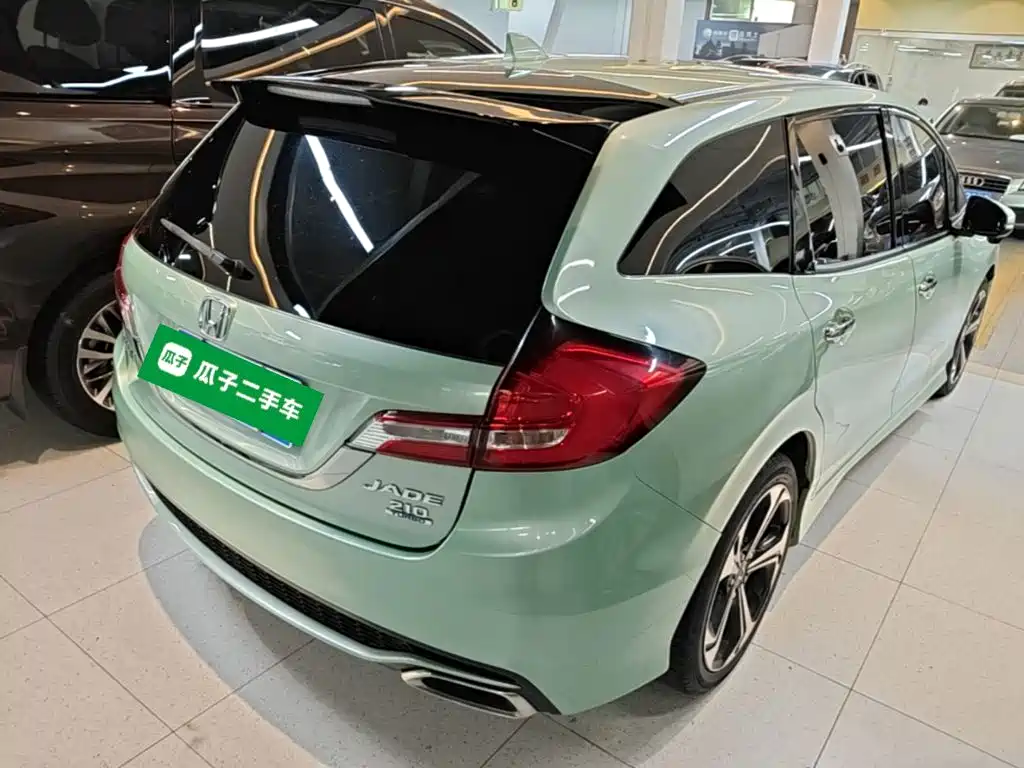 Jade 210 TURBO CVT Luxury 5-seat