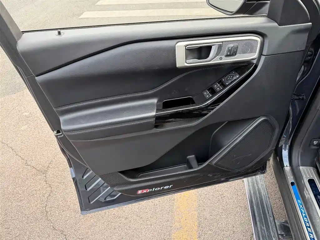 Explorer EcoBoost 285 4 WD Titanium 7-seat