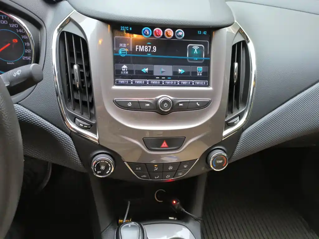 Cruze 320 Auto Pioneer Sunroof