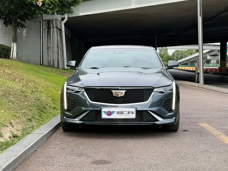 Cadillac CT4 28 T Fashion