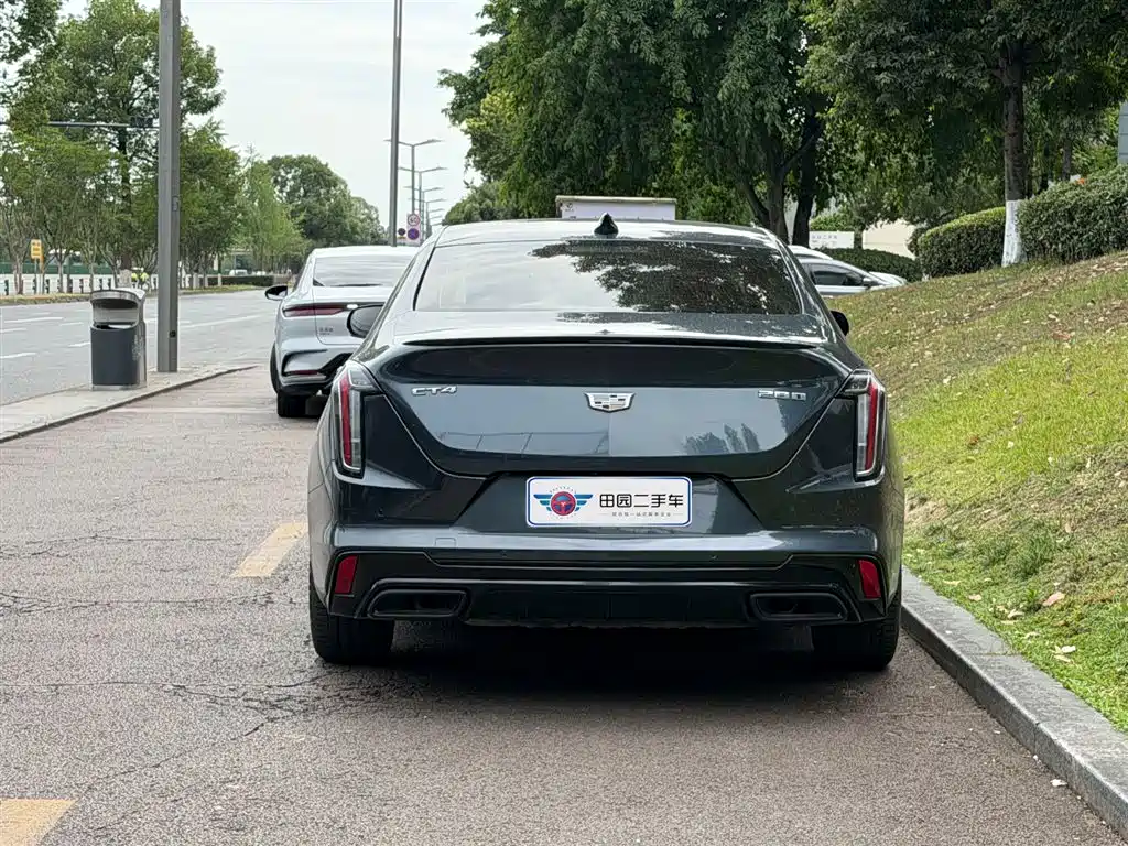 Cadillac CT4 28 T Fashion