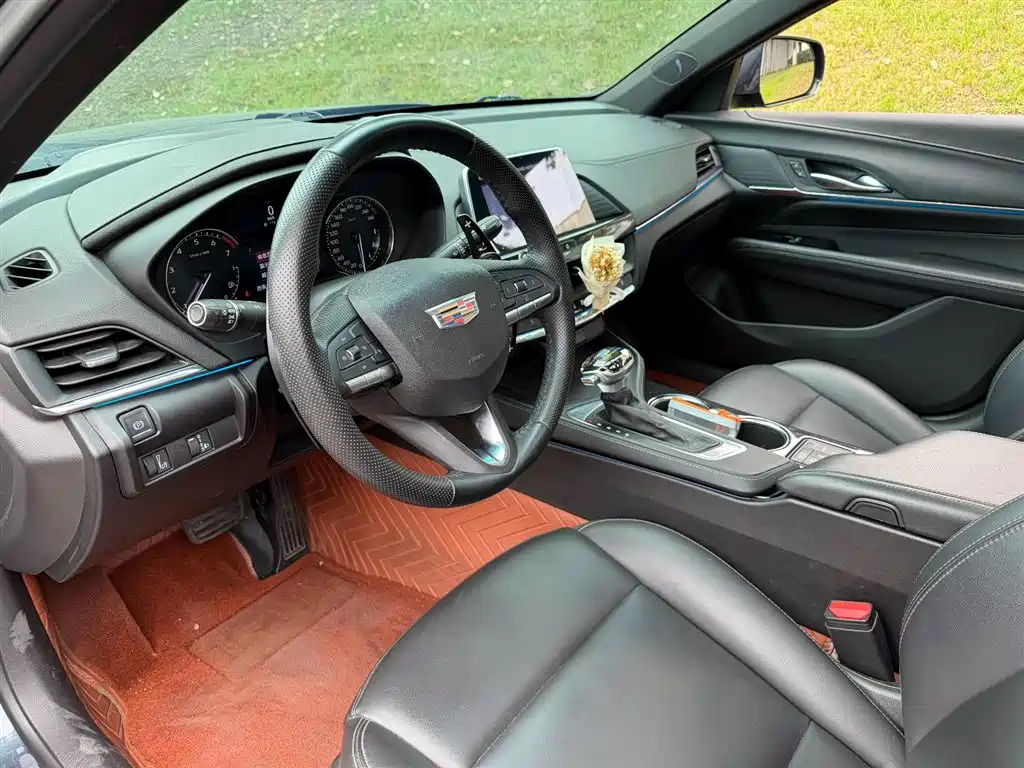 Cadillac CT4 28 T Fashion