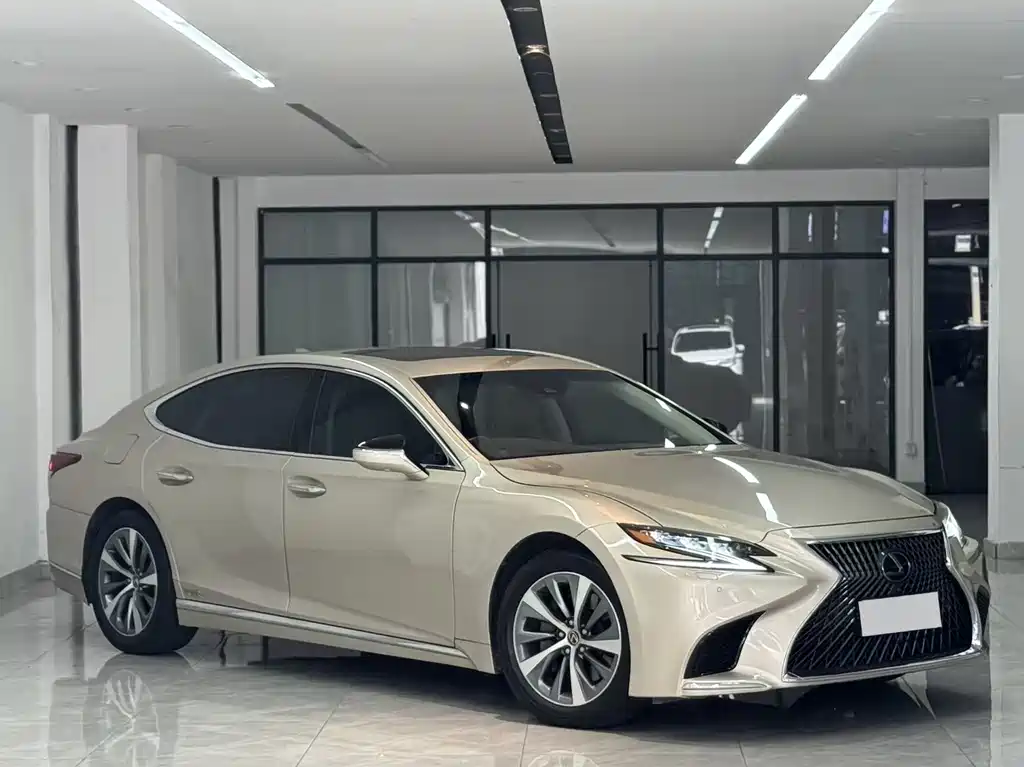 Lexus LS 500 h Outstanding CN-V