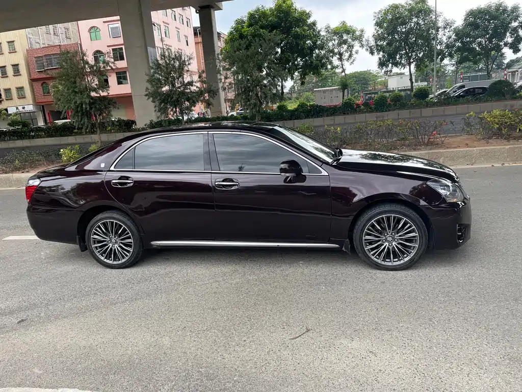 Crown 2.5 L Royal Leather