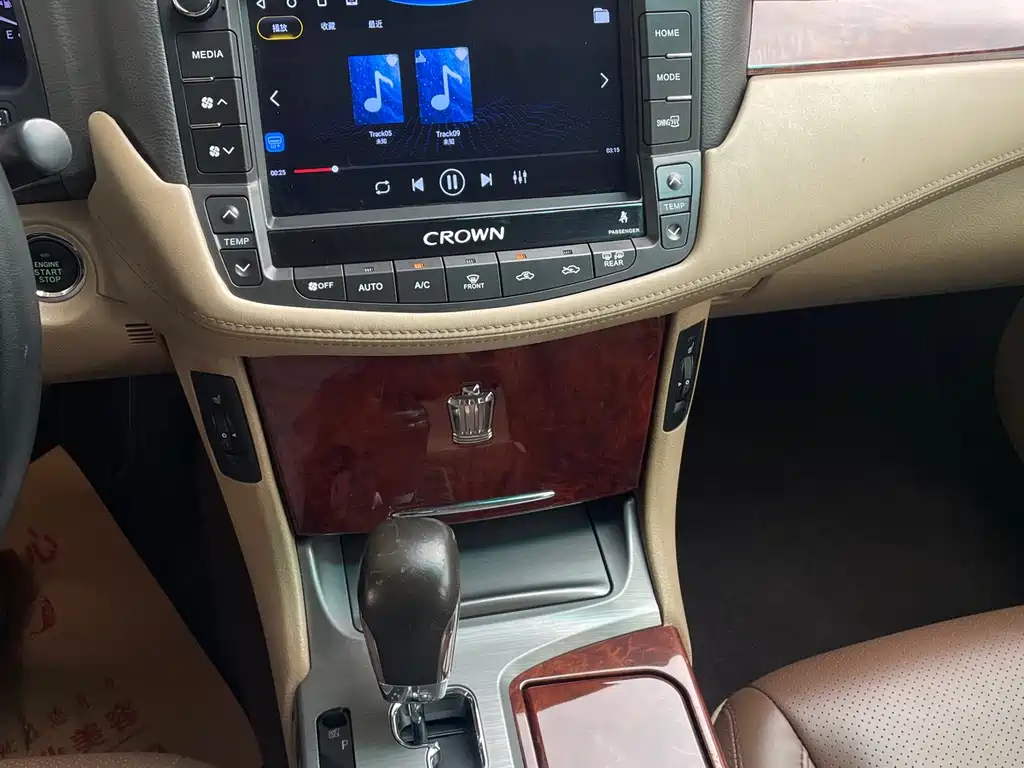 Crown 2.5 L Royal Leather