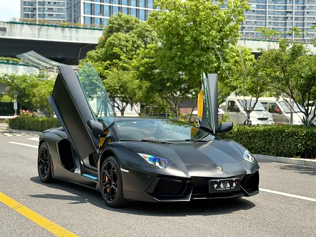 Aventador LP 700-4