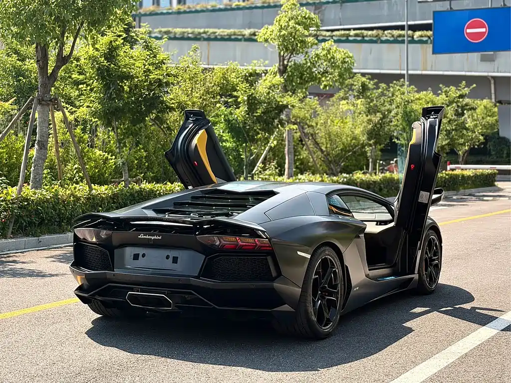 Aventador LP 700-4