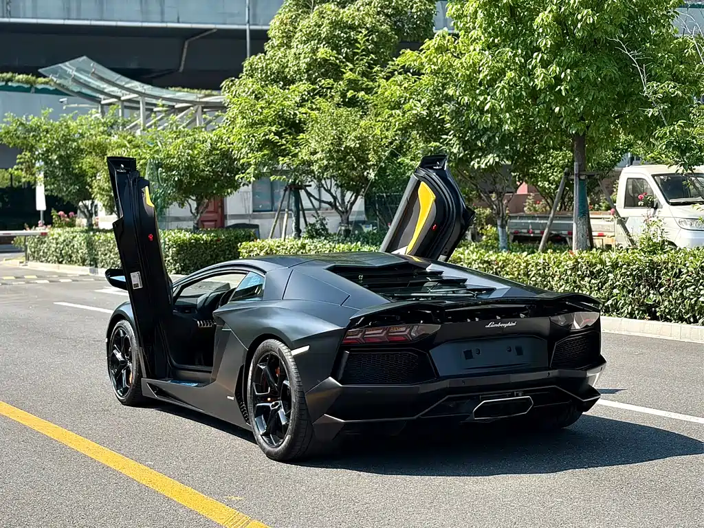 Aventador LP 700-4