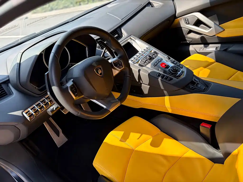 Aventador LP 700-4