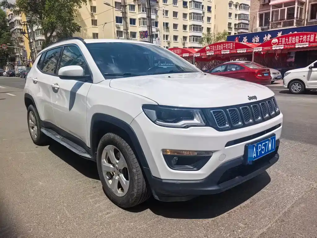 Compass 200 T Auto Home Enjoyment 4 WD