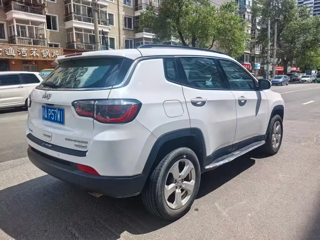 Compass 200 T Auto Home Enjoyment 4 WD