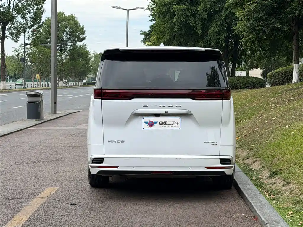 Denza D9 DM-i Smart Drive 1020 4 WD Flagship