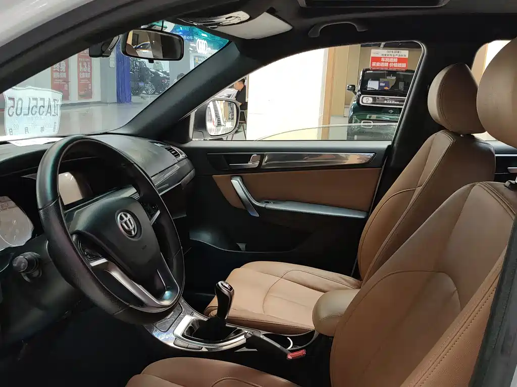 Brilliance V5 中华V5 2014款 1.6 L 手动豪华型