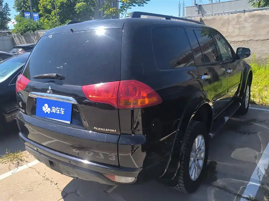 Pajero Sport 3.0 L Auto 2 WD Luxury