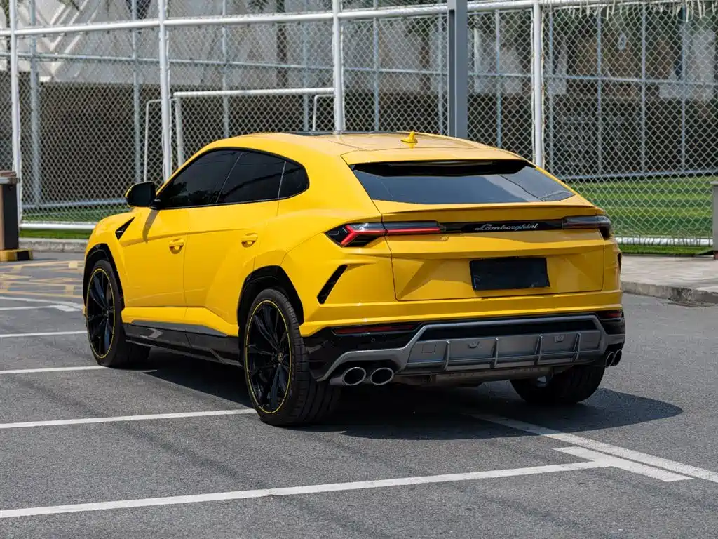 Urus 4.0 T V8