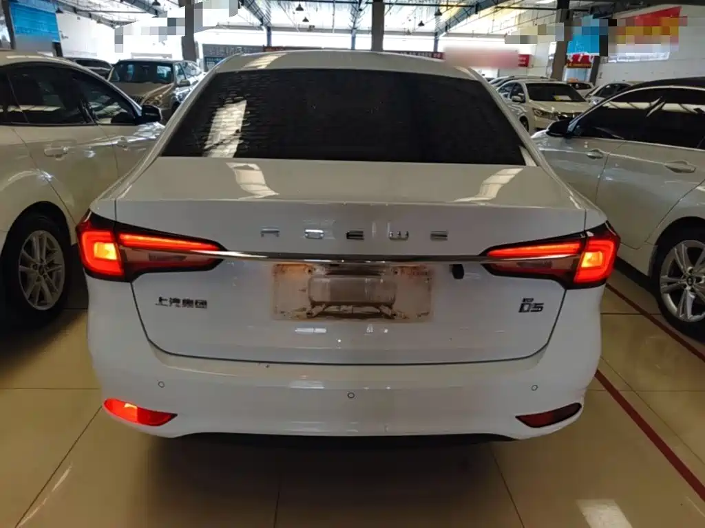 Roewe i5 荣威i5 2019款 1.5 L 手动4 G互联朗越版