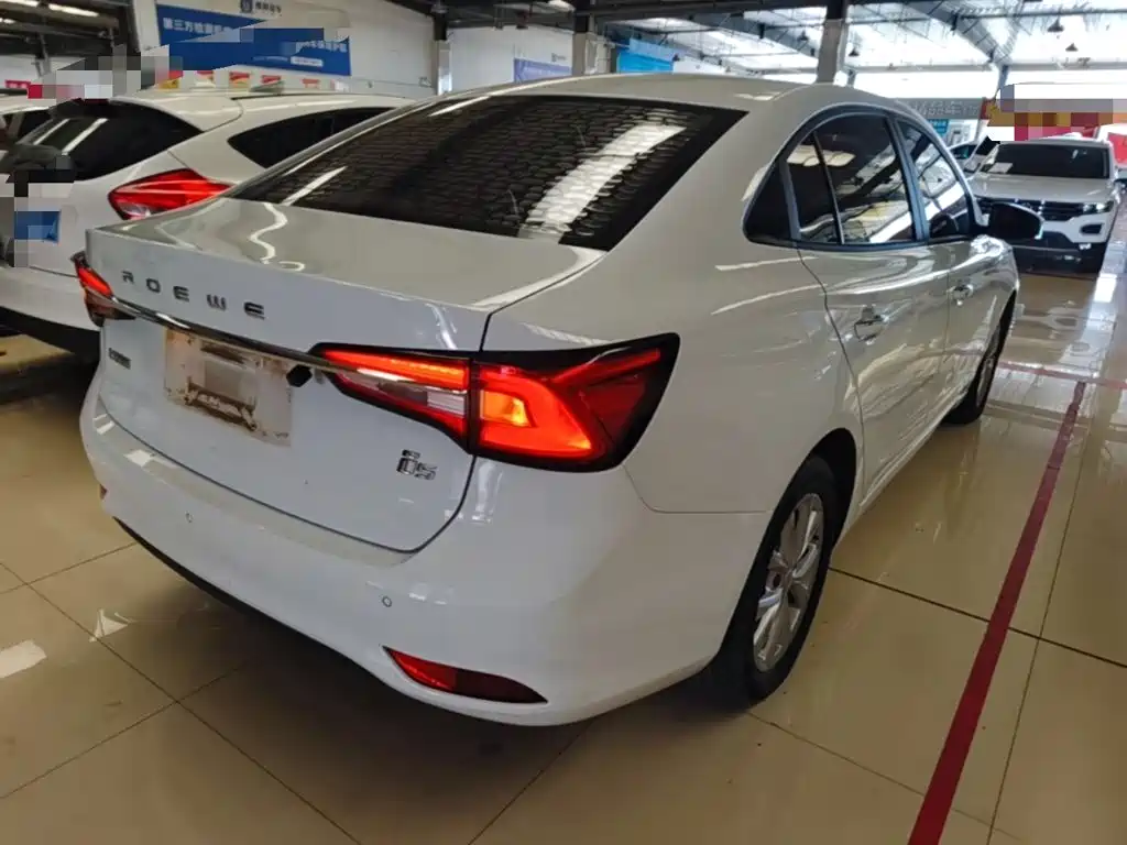 Roewe i5 荣威i5 2019款 1.5 L 手动4 G互联朗越版