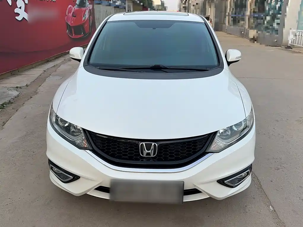 Jade 1.8 L CVT Luxury 5-seat