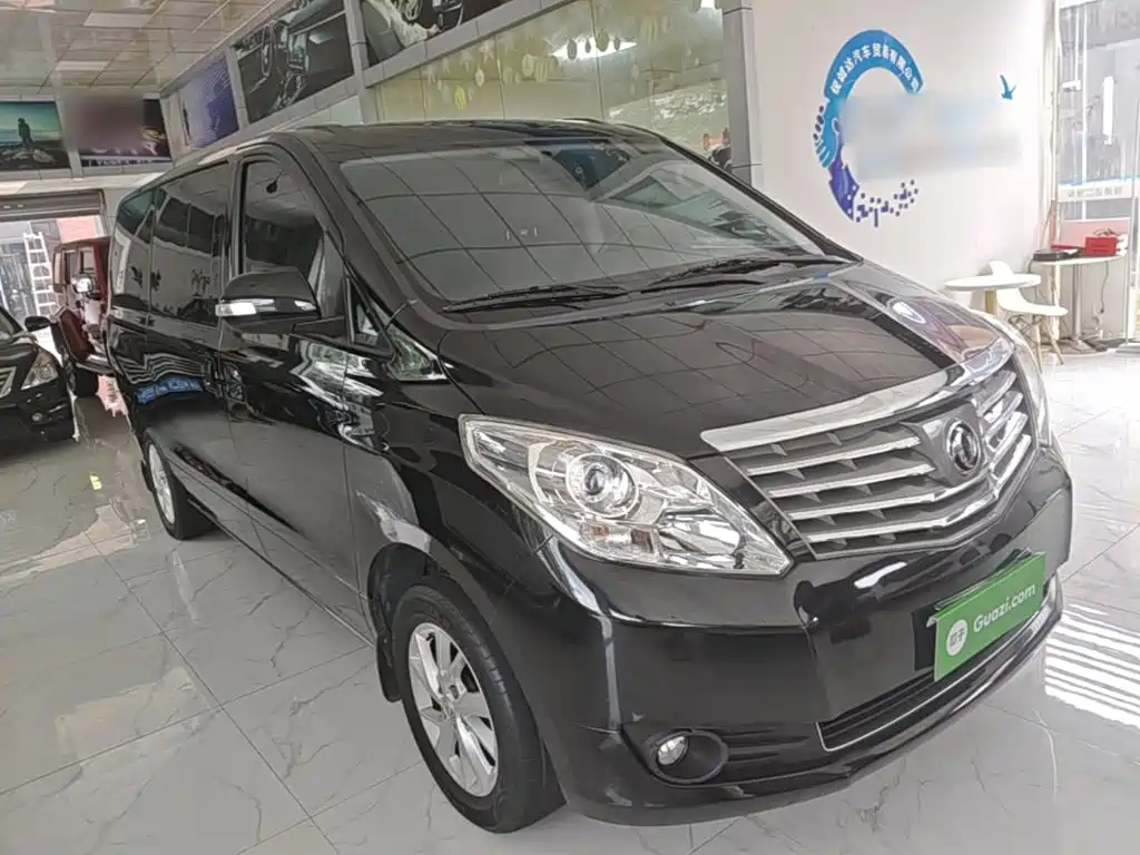 Lingzhi PLUS 2.0 L Manual Luxury 7-seat