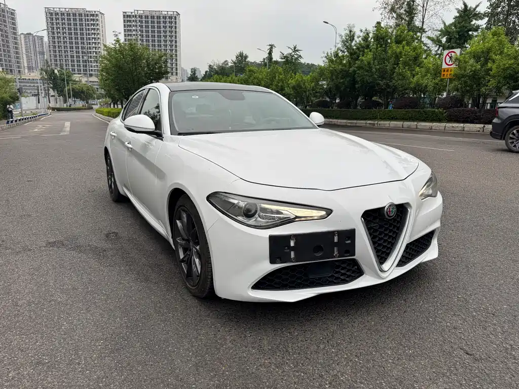 Giulia 2.0 T 200 HP Luxury