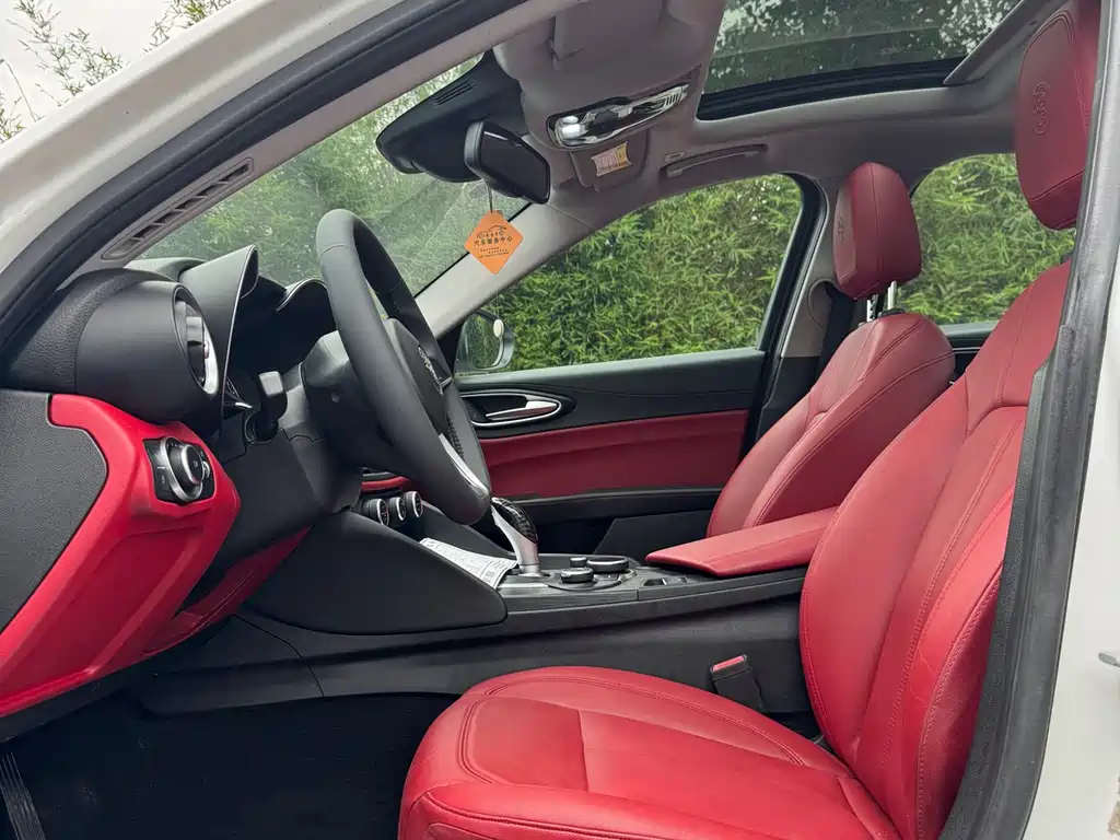 Giulia 2.0 T 200 HP Luxury