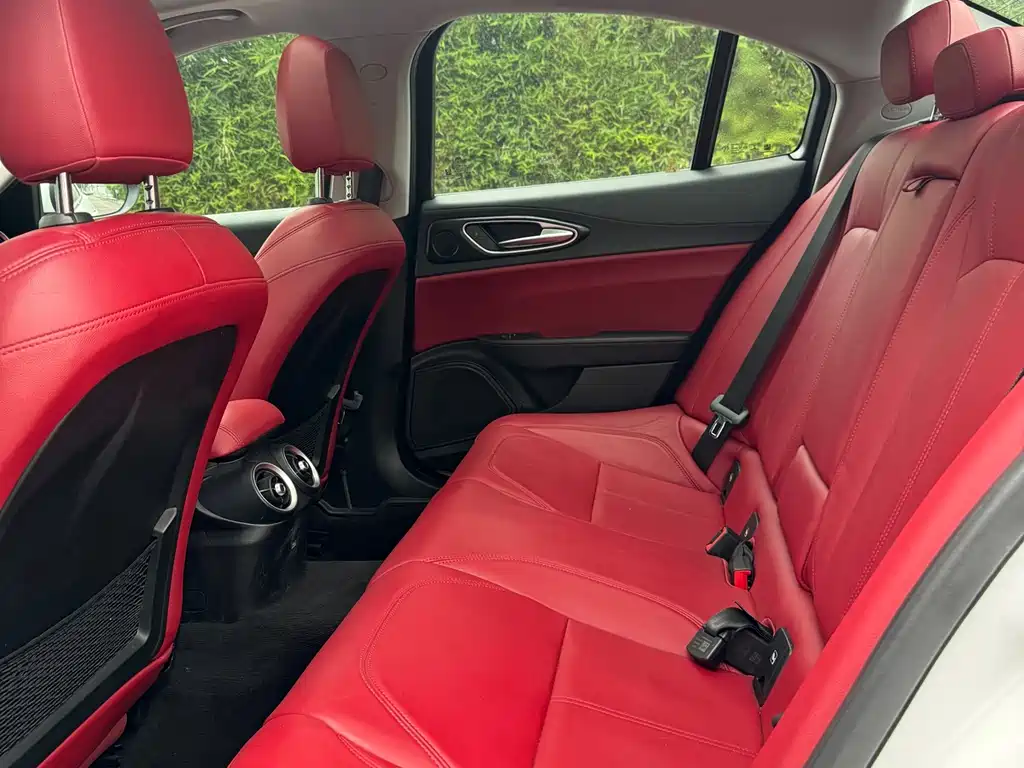 Giulia 2.0 T 200 HP Luxury