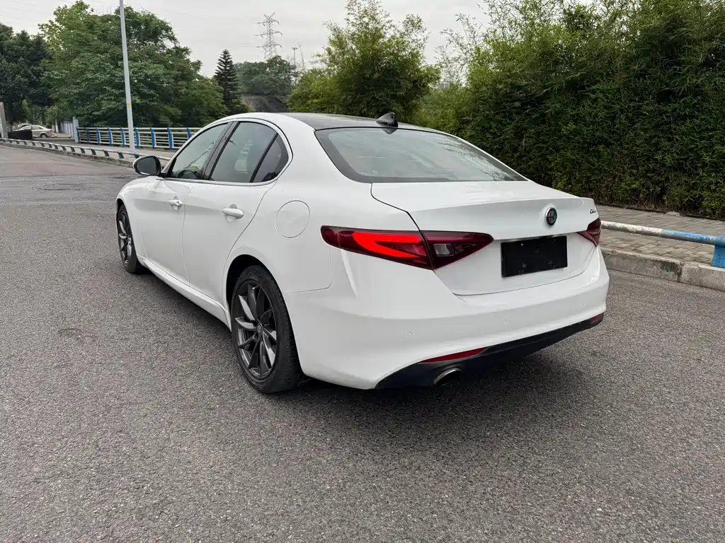 Giulia 2.0 T 200 HP Luxury
