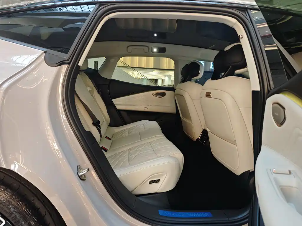 Lynk & Co 10 EM-P 120 4 WD Ultra