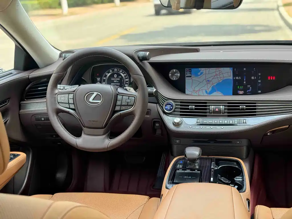 Lexus LS 500 h Outstanding CN-VI