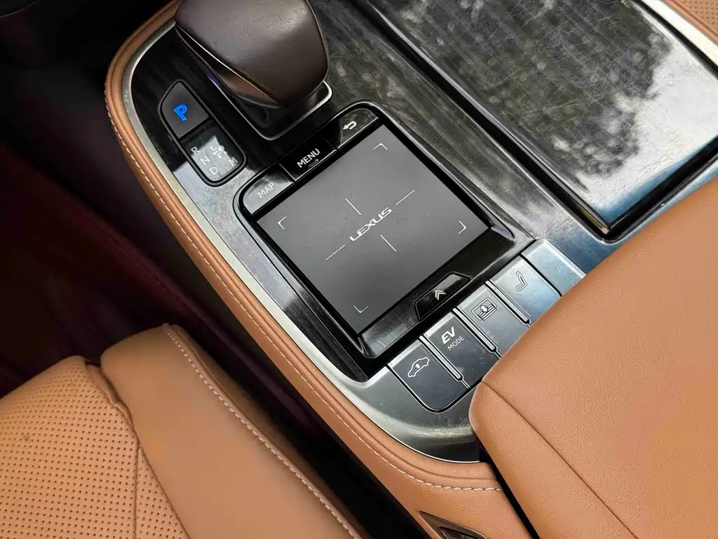 Lexus LS 500 h Outstanding CN-VI